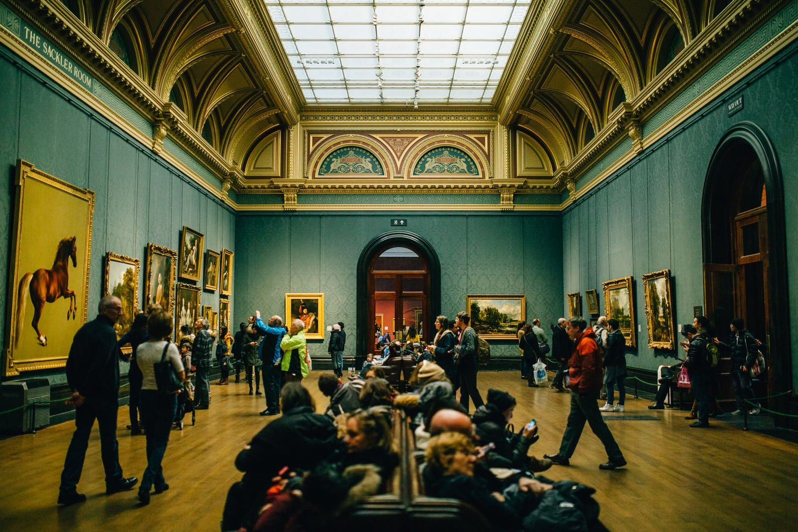 tourist-attraction-museum-art-gallery-architecture-building-crowd-1608718-pxhere.com