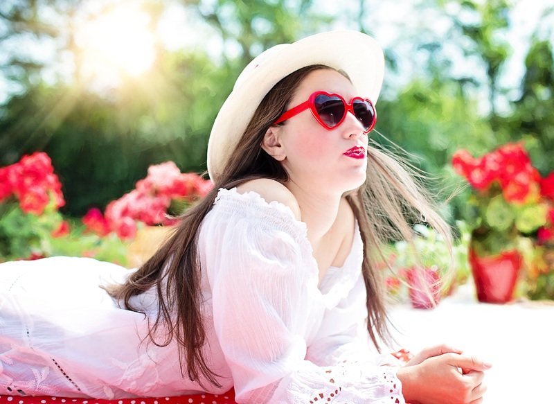 girl-sunshine-woman-hair-white-photography-716866-pxhere.com