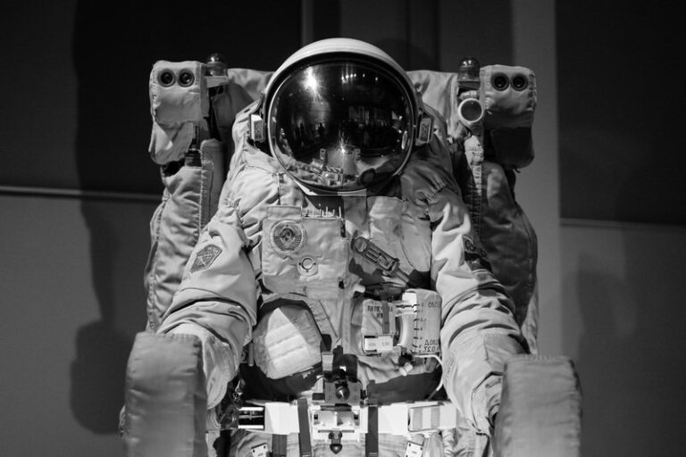 person-black-and-white-soldier-vehicle-space-profession-127356-pxhere.com