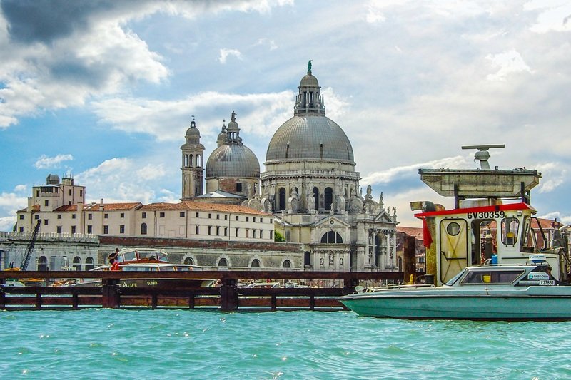 sea-water-architecture-sky-boat-town-1390227-pxhere.com