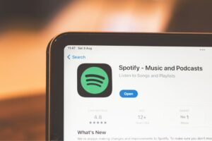 Spotify Privacy Lapses Expose Public Listening Habits of Prominent Figures